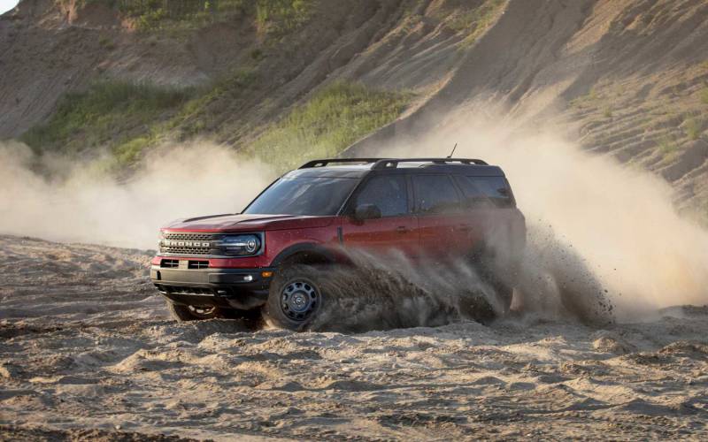 Comparison - Toyota 4Runner Venture Edition 2020 - vs - Ford Bronco